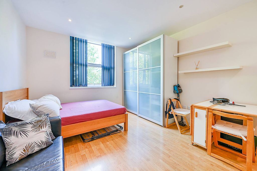 Property photo 1 of 5