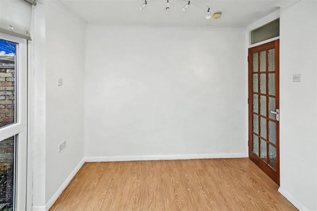 Property photo 3 of 15 Dsc_0683 (1).Jpg