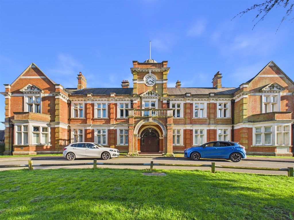 Property photo 1 of 22 Cam02885G0-Pr0580-Still020.Jpg