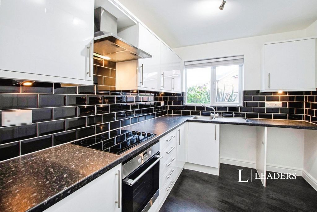 Property photo 2 of 10 Pbox-Img.Jpg