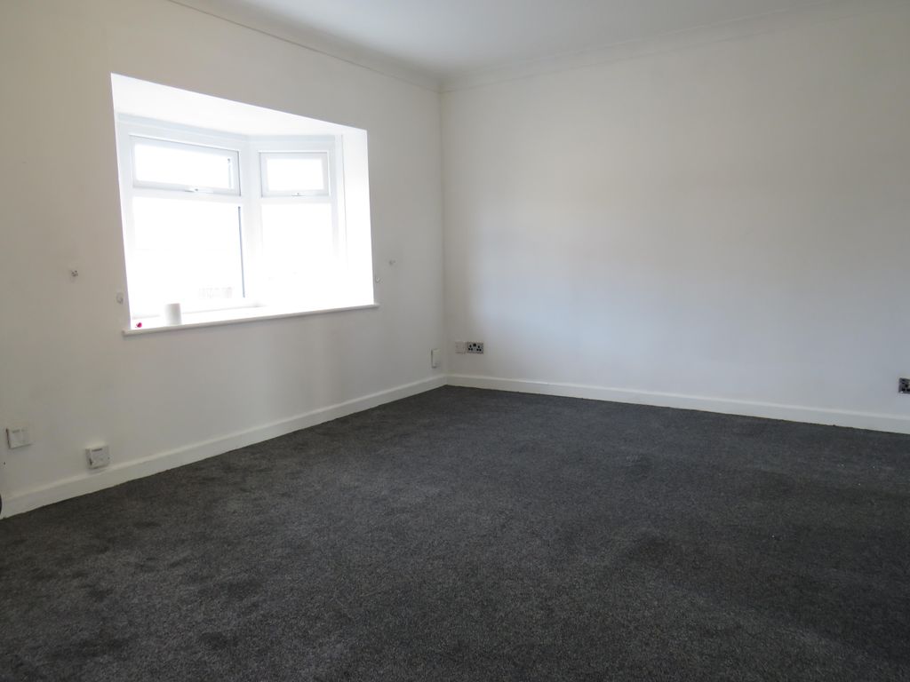 Property photo 3 of 5 Living Room