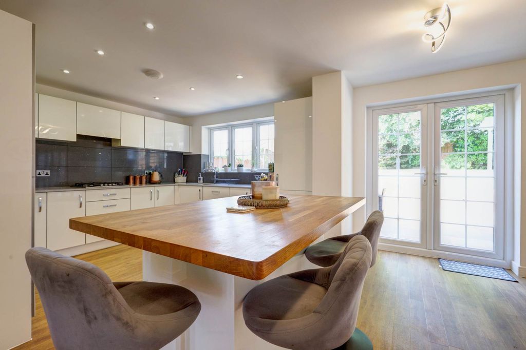 4 bed detached house for saleMaple Tree Close, Blandford Forum DT11 photo 4