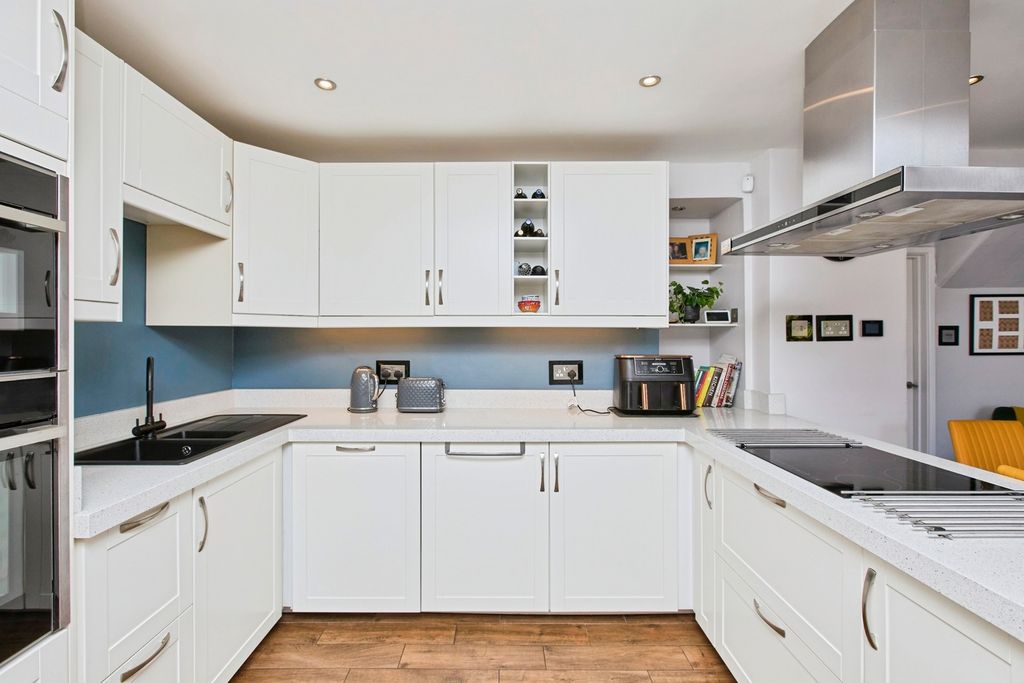 Property photo 3 of 20 Pbox-Img.Jpg