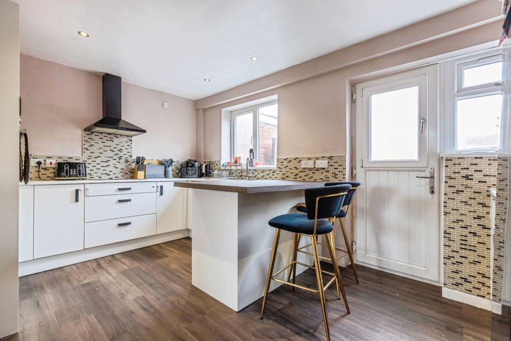 Property photo 2 of 16 Pbox-Img.Jpg