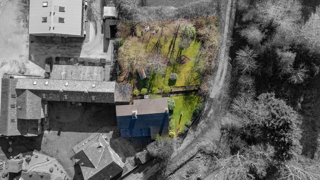 Property photo 2 of 31