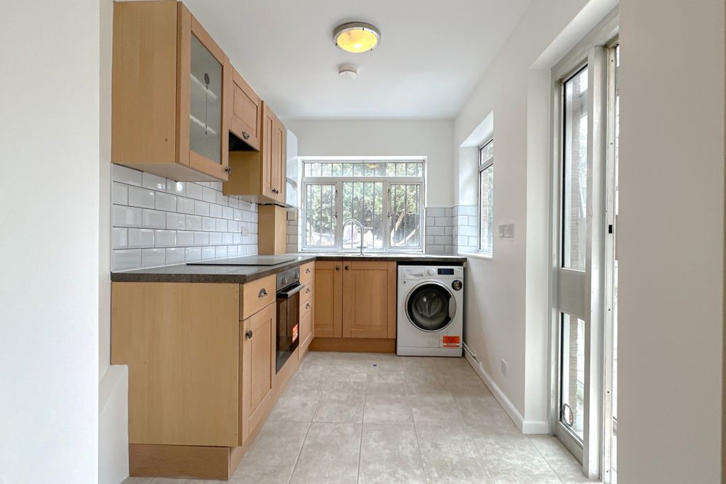 Property photo 2 of 16 Picture No. 25