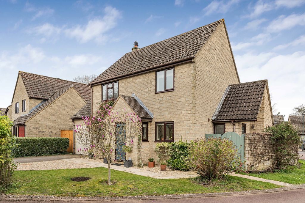 Property photo 1 of 20 Front Graden