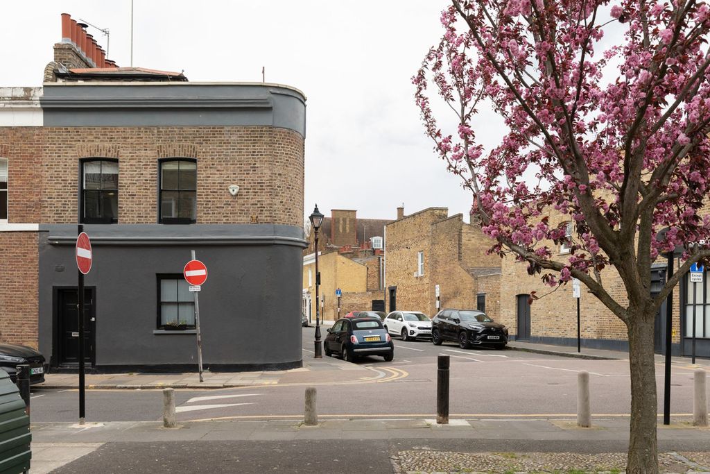 Property photo 3 of 19