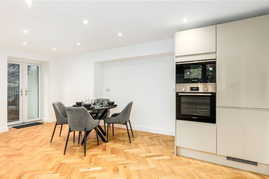 Property photo 3 of 23