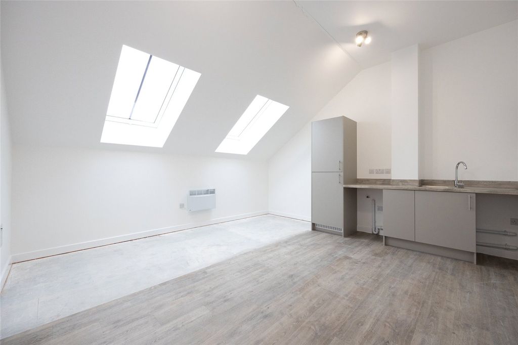 Property photo 3 of 36 Picture No. 04