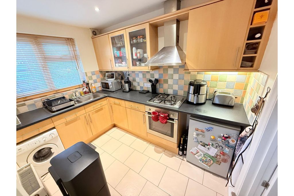 Property photo 2 of 7 Kitchen
