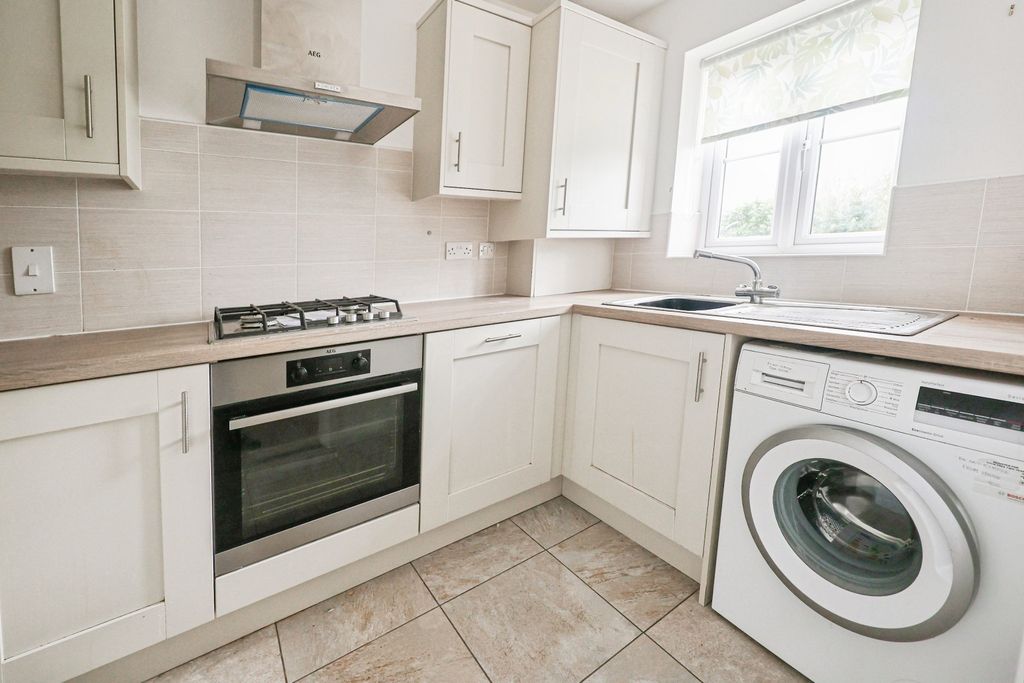 Property photo 2 of 9 4423992