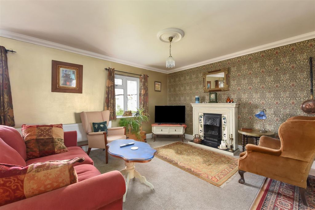 Property photo 2 of 14 Queens Road, Tankerton, Whitstable