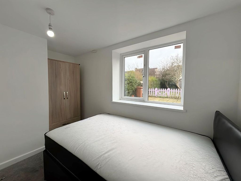 Property photo 2 of 8 571Fb304-2c27-4Fc9-A587-59ce569ba403.Jpg