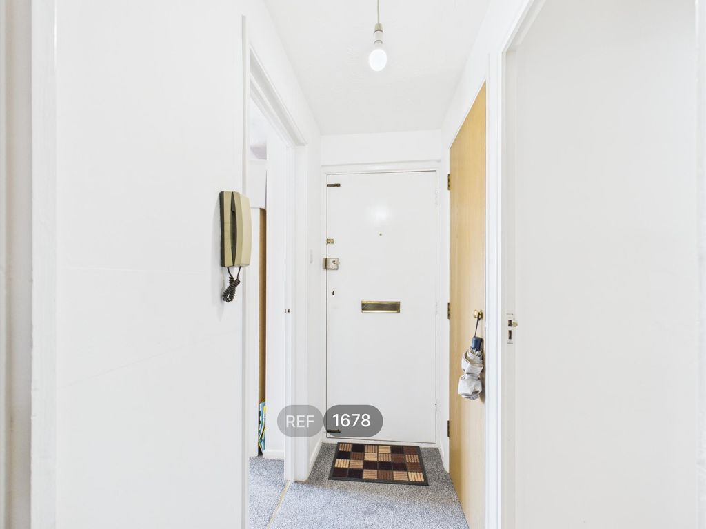 Property photo 3 of 9 Hallway