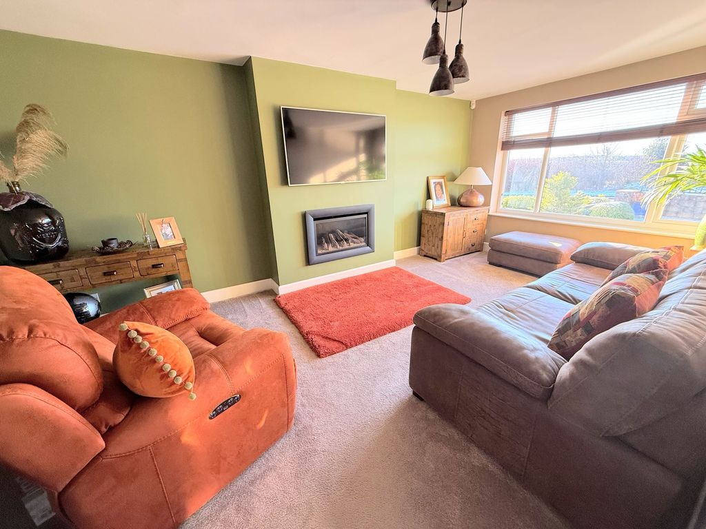 Property photo 3 of 25