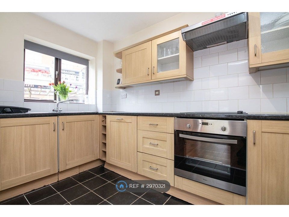 Property photo 3 of 10 Kitchen