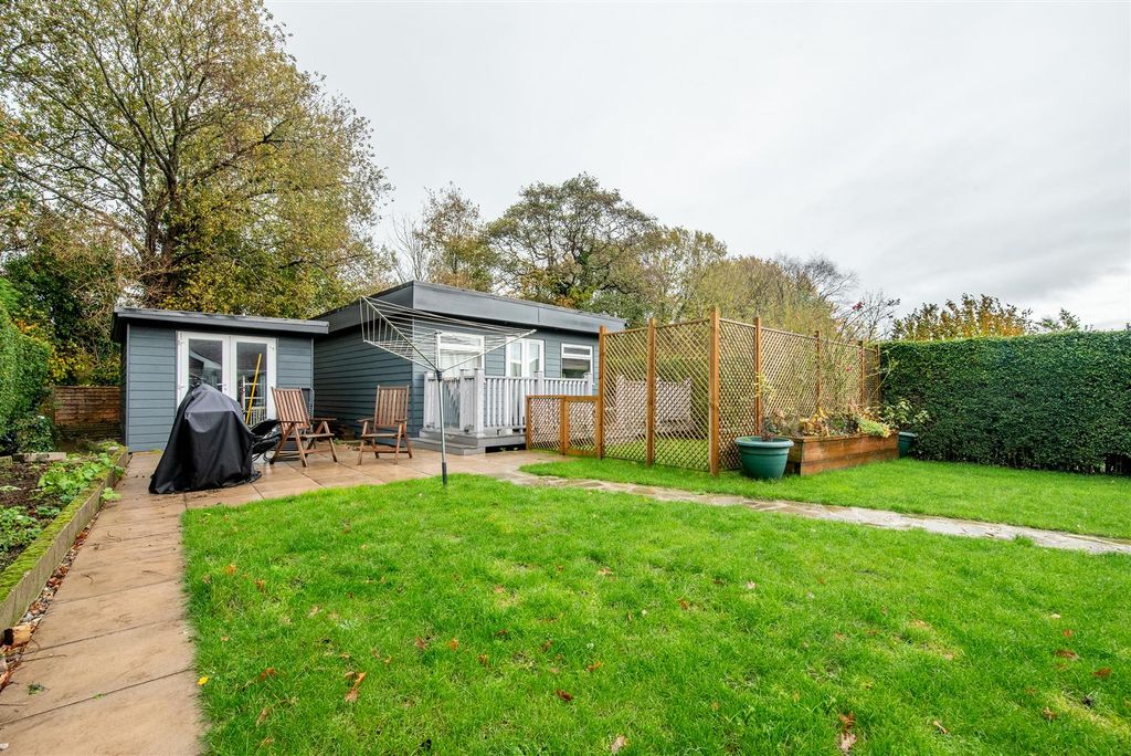 Property photo 2 of 22 Garden