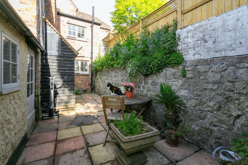 Property photo 2 of 16 Courtyard