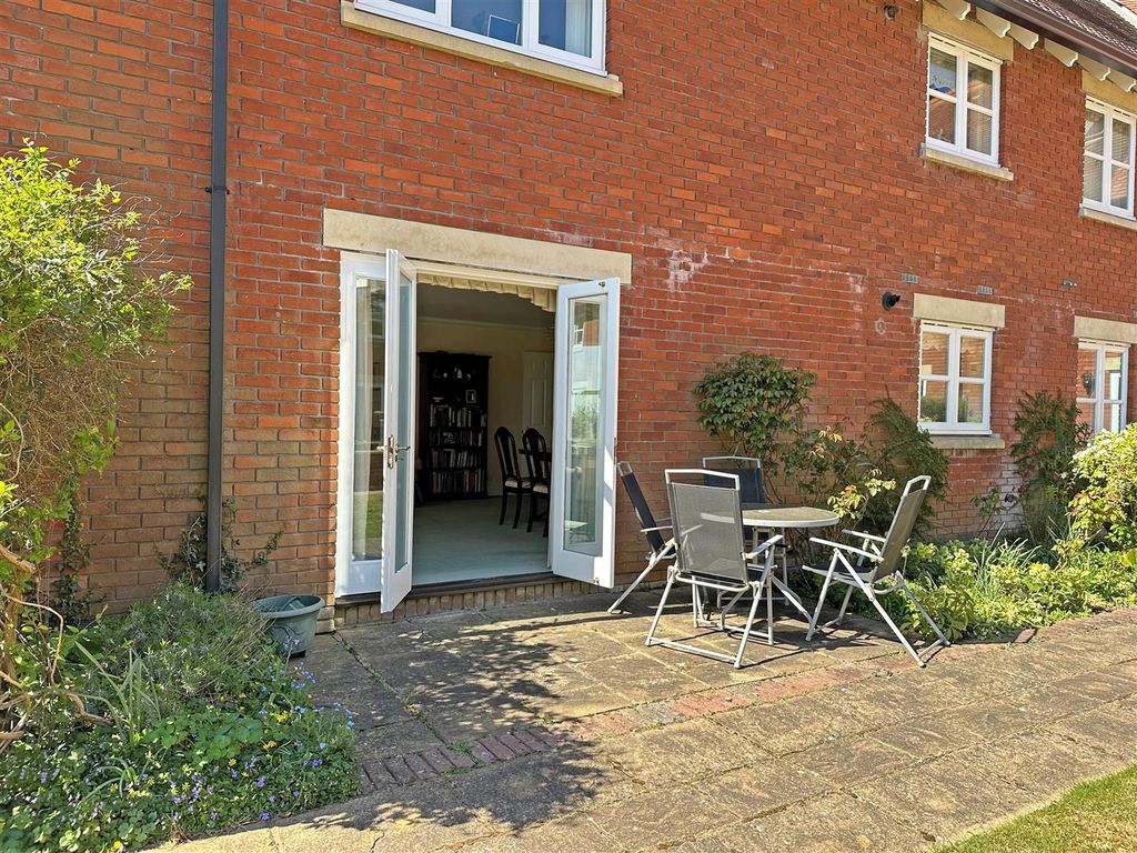 Property photo 2 of 25