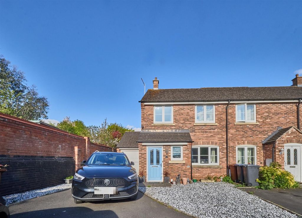 Property photo 1 of 13 1 Knitters Close Bw 6.Jpg