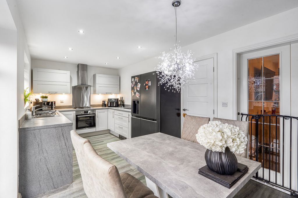 Property photo 3 of 13 Kitchen-Diner 2