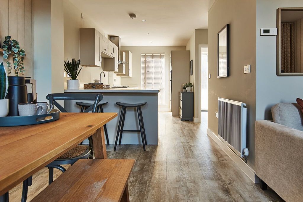 Property photo 1 of 14 Light And Bright