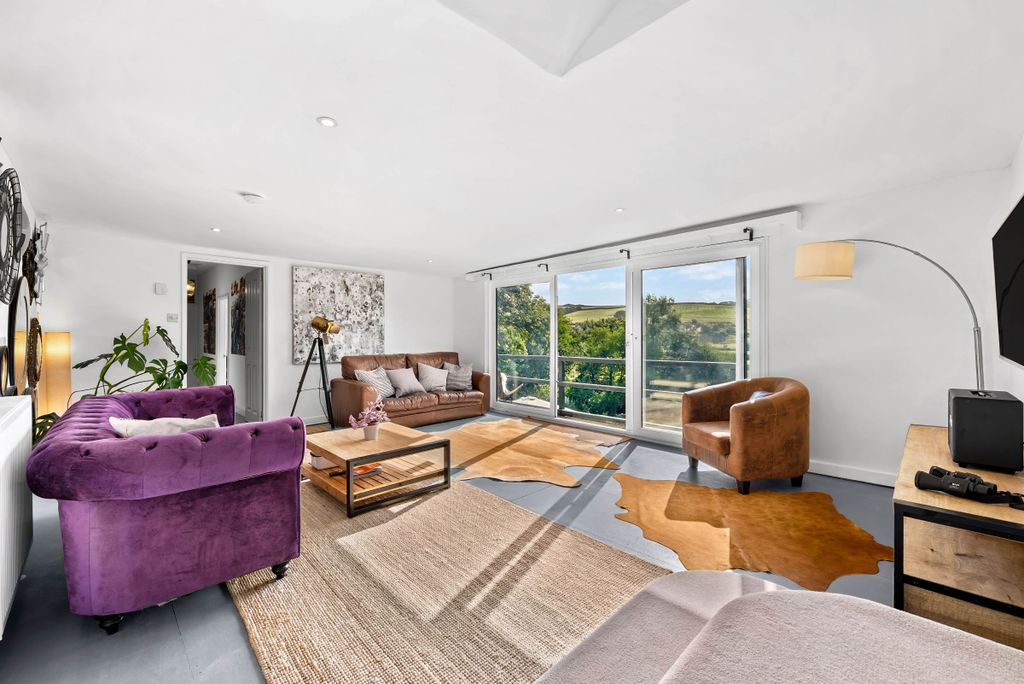 Property photo 2 of 34