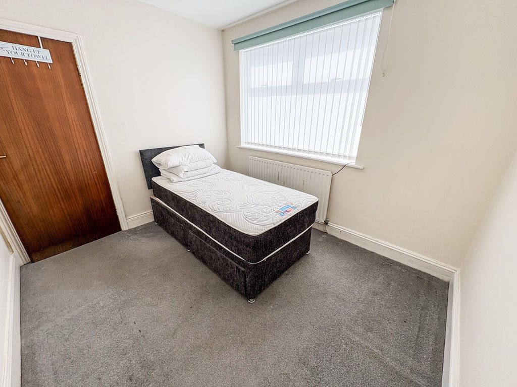 Property photo 3 of 9 Photo 4