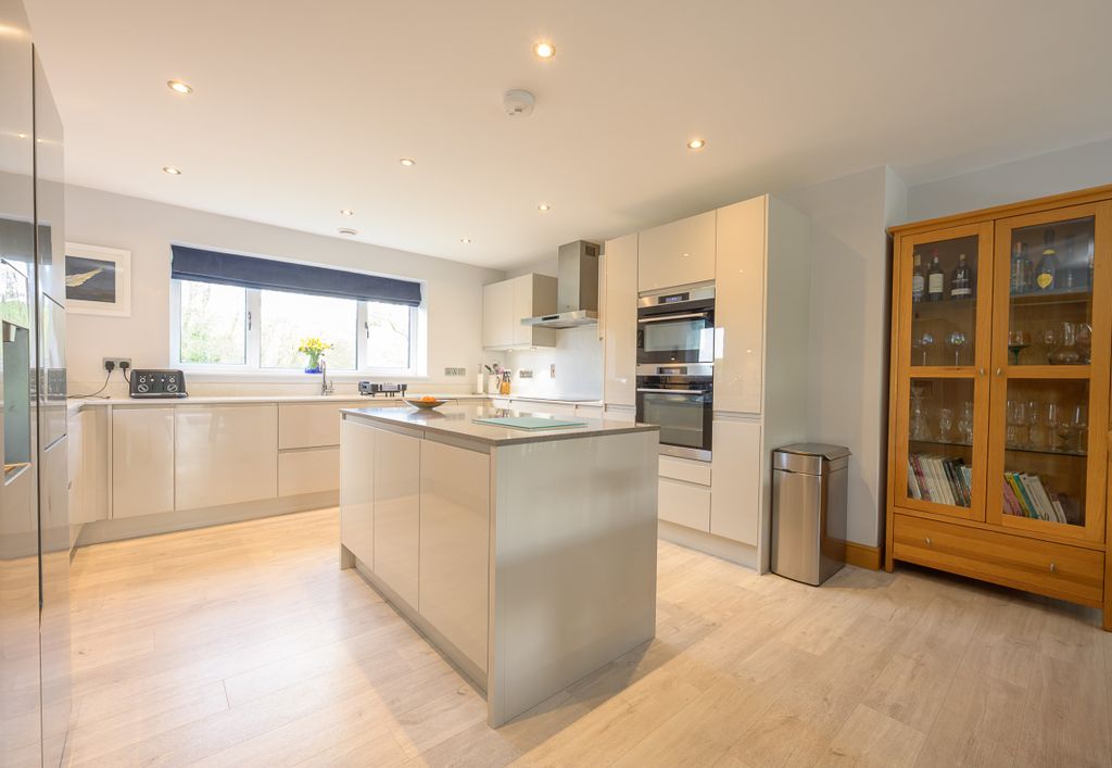 Property photo 2 of 25 Oak House-19