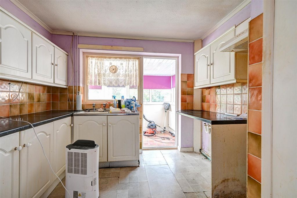 Property photo 3 of 11 Kitchen.Jpg
