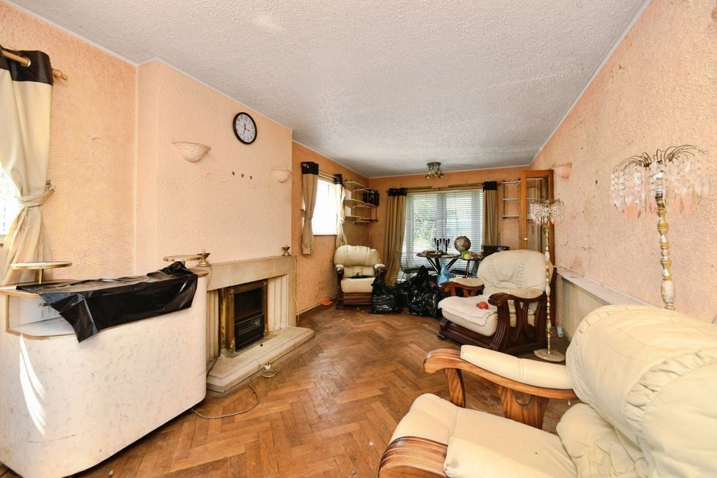 Property photo 2 of 20 Living Room