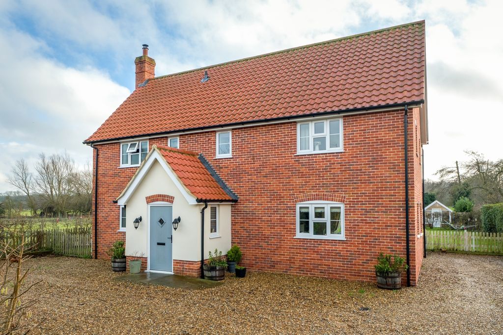 Property photo 2 of 27 1440Px-Dairy Meadow House - 3