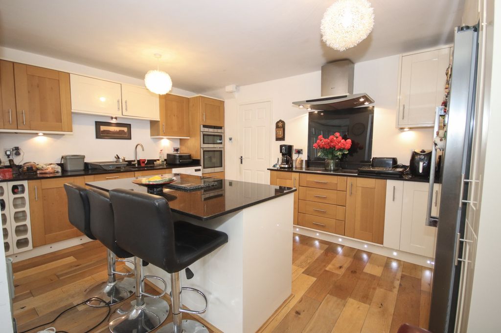 Property photo 2 of 14 Kitchen