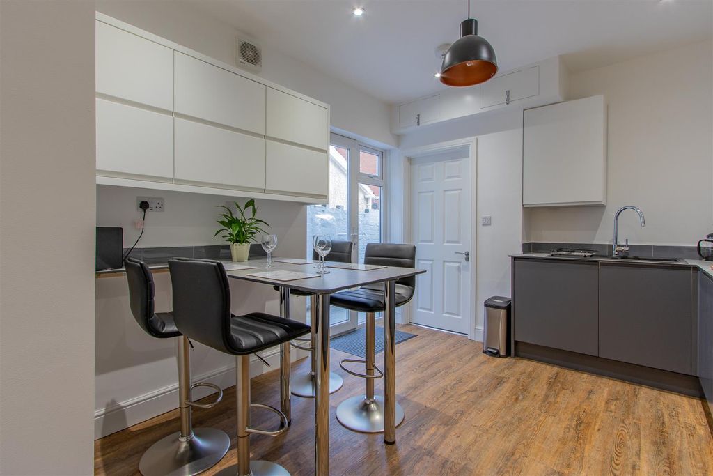 Property photo 3 of 20 Grovenor Street 15 II-1.Jpg