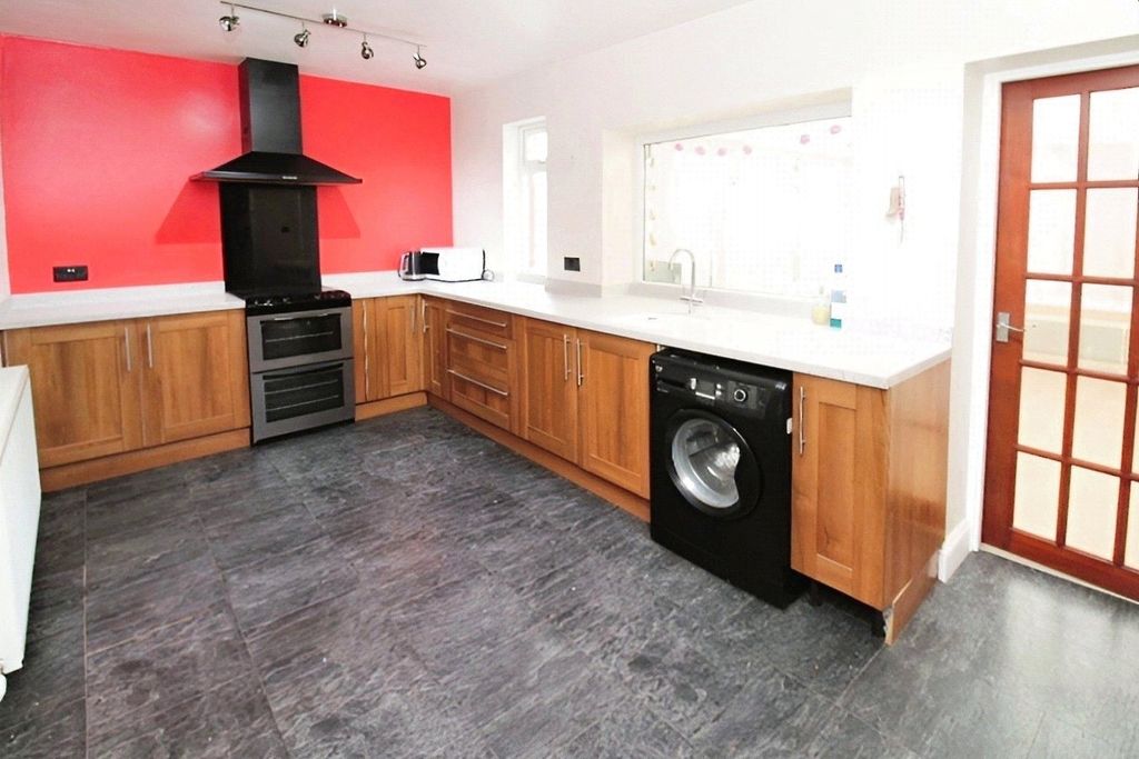 Property photo 3 of 10 Kitchen Dining Room