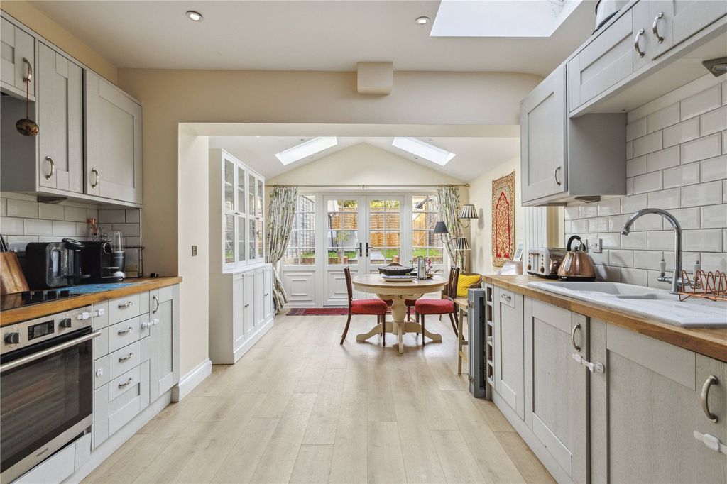 Property photo 3 of 12 Kitchen