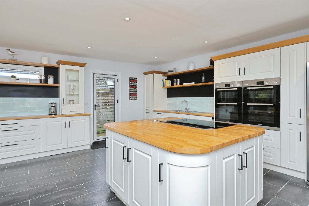 Property photo 3 of 23