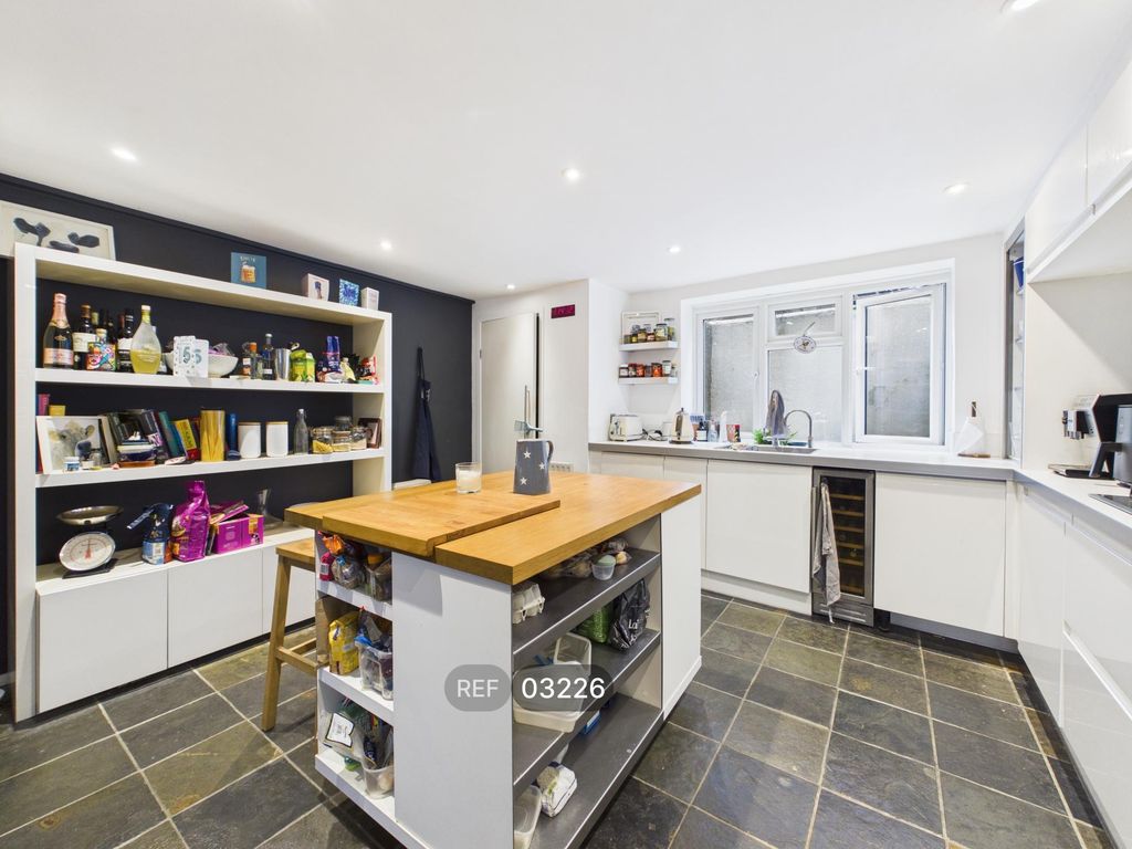 Property photo 3 of 22 Kitchen