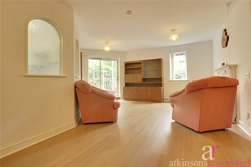 Property photo 2 of 16 Picture No. 15