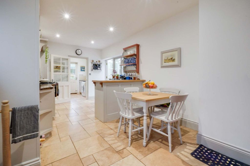 Property photo 3 of 58