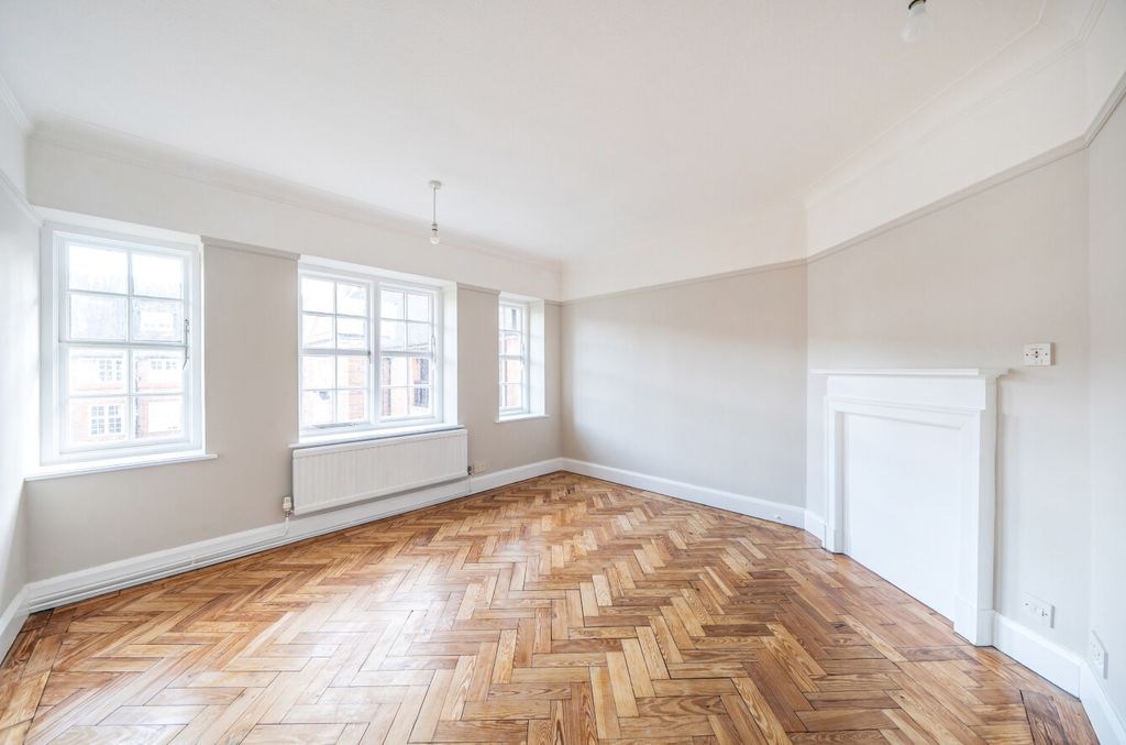 Property photo 1 of 12 1396418-8-695E5Ba...