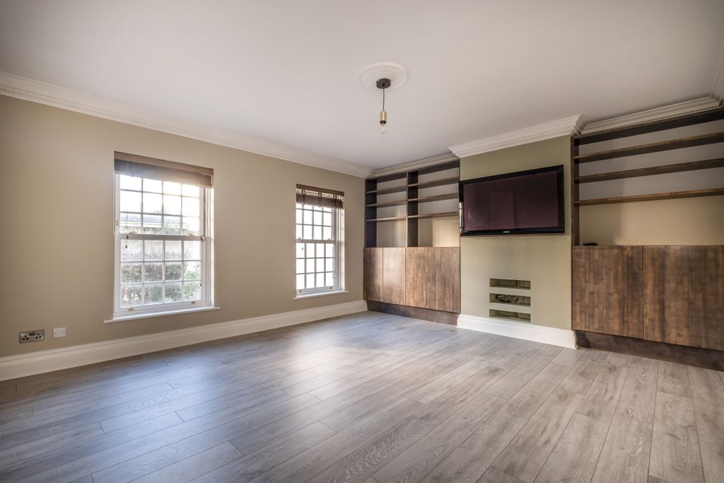 Property photo 2 of 12 26-Seaton-Close-0004