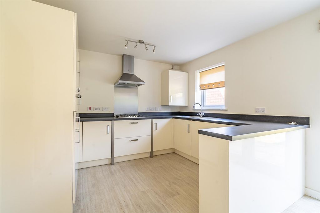 Property photo 3 of 15 Kitchen Diner