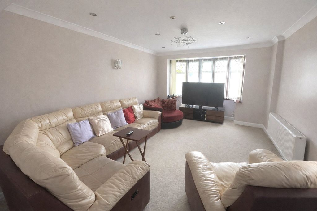 Property photo 2 of 9 Lounge