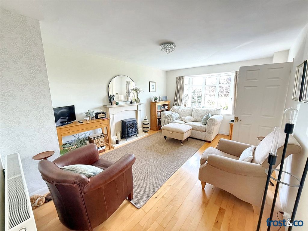 Property photo 3 of 12 Lounge
