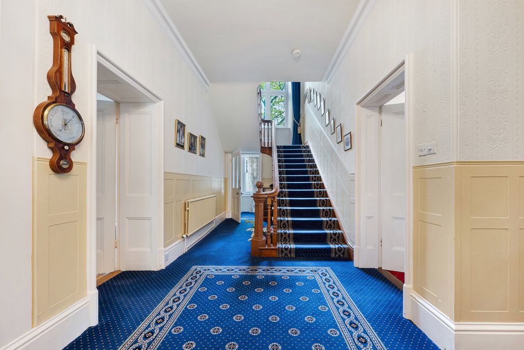 Property photo 2 of 82