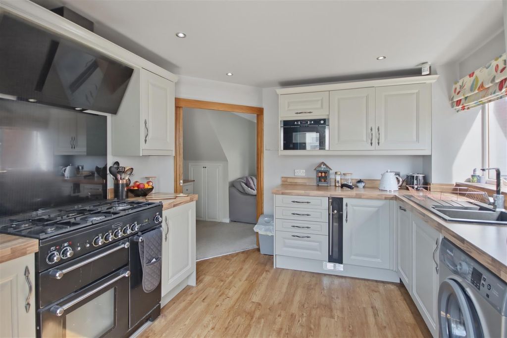 Property photo 2 of 20 Kitchen