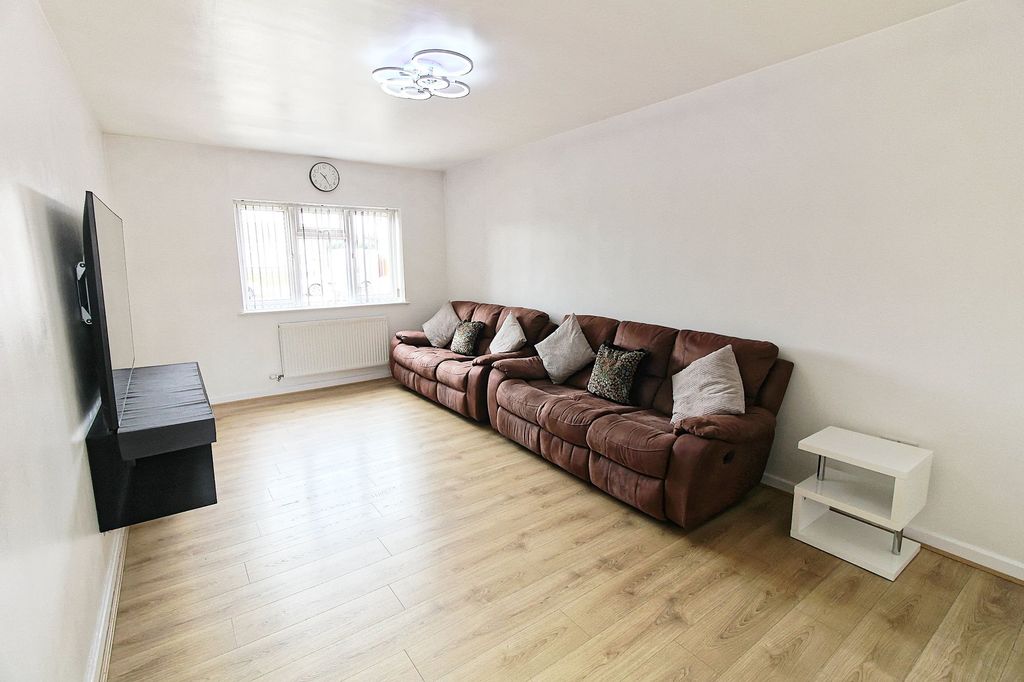 Property photo 3 of 23