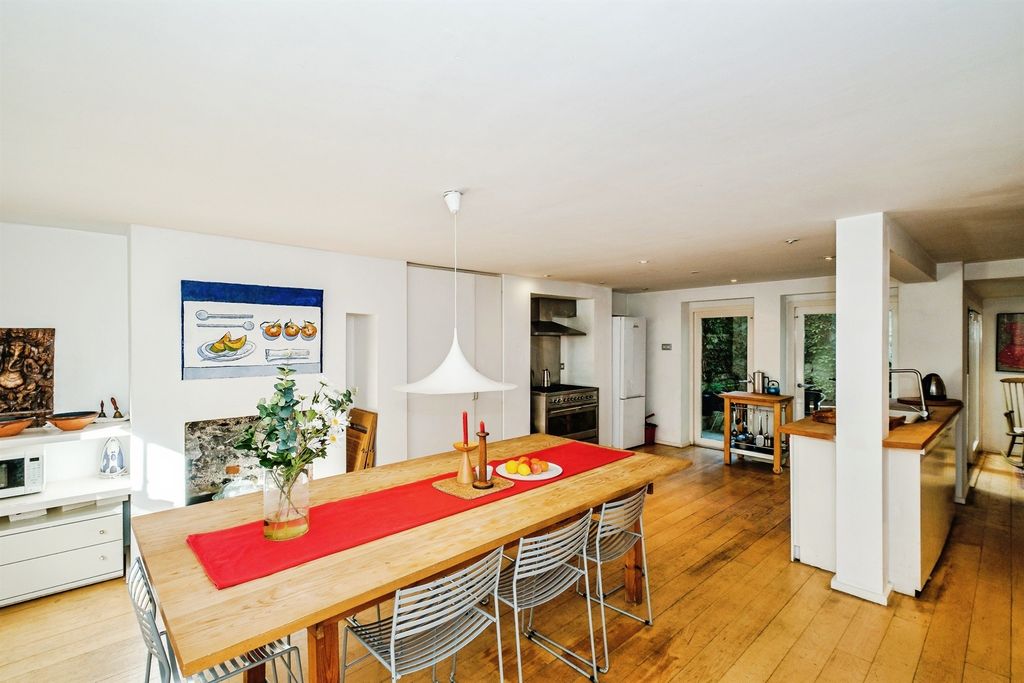 Property photo 2 of 24